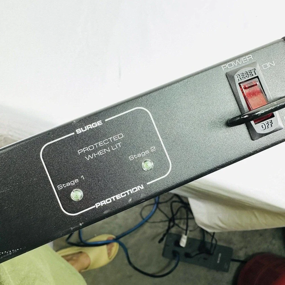 Middle Atlantic Products RLNK-SW715R-NS Rack Link Controlled Power Switch TESTED